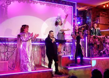 Πρεμιέρα για το σκιομιούζικαλ «Καρα-Cartoon»