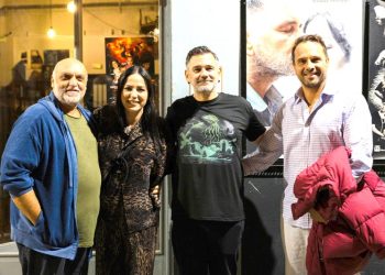 Surriento-Ο κόσμος ξανά: Επίσημη πρεμιέρα με φίλους