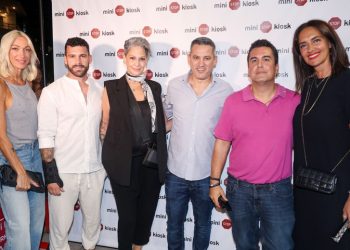 Εγκαίνια για το νέο «Mini Stop Kiosk» στη Γλυφάδα