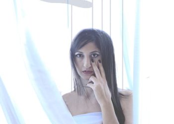 Aποκλειστικό: Η Pavlina Styl επιστρέφει με «Les Marionnettes»