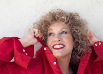 Αννέτα Παπαθανασίου: «Ζω το παρόν με φως»