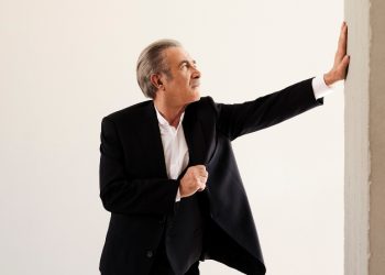 Πρεμιέρα για το «Αλ Τσαντίρι Νιουζ» με τον Λάκη Λαζόπουλο