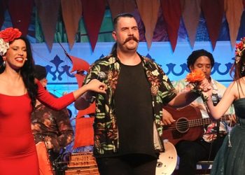 Παραμυθένια «Χριστούγεννα του Καραγκιόζη στην Κούβα»