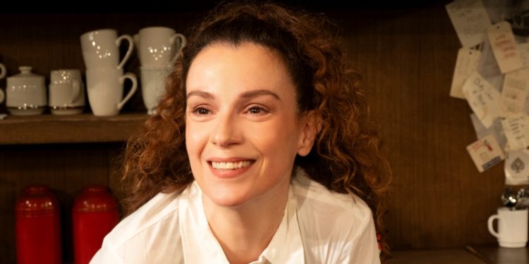 Πέγκυ Τρικαλιώτη: «Υπάρχει μια οθόνη πάντα ανάμεσά μας»