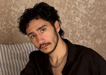 Άρης Κακλέας: «Ο πόλεμος ενάντια στη μνήμη είναι σκληρός»