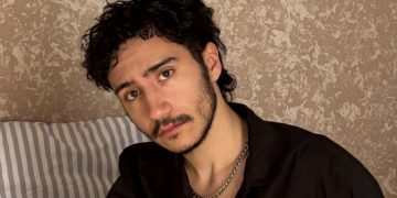 Άρης Κακλέας: «Ο πόλεμος ενάντια στη μνήμη είναι σκληρός»