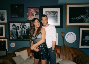 Έλενα Παπαρίζου & Πάνος Μουζουράκης «Ο έρωτας γράφεται…»