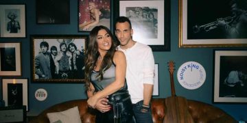 Έλενα Παπαρίζου & Πάνος Μουζουράκης «Ο έρωτας γράφεται…»