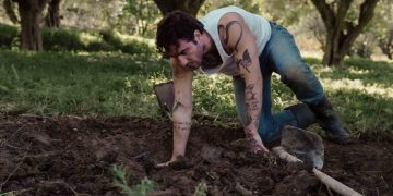 Σκάψε: Πρώτες φωτογραφίες από τη νέα ταινία του Θοδωρή Βουρνά