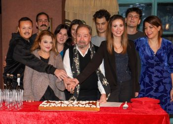 Έκοψαν την πίτα «Η δεξιά, η αριστερά και ο κυρ-Παντελής»