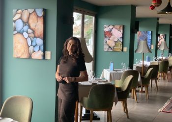 ‘Εργα της Giota Vorgia στο εστιατόριο Βαρούλκο