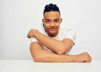 Συγγραφείς του κόσμου ταξιδεύουν στο Μέγαρο