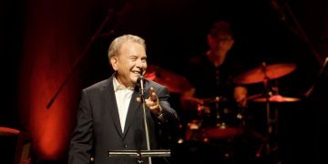 Ο Μανώλης Μητσιάς στο Μέγαρο Μουσικής Αθηνών