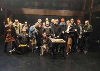 Αποκλειστικό: Κοπή πίτας για «Το τρίτο στεφάνι»