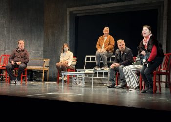 Το TOC TOC: η κωμωδία-φαινόμενο που επιστρέφει για να μας θυμίσει γιατί αγαπάμε το θέατρο