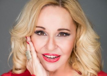 Μπέσσυ Αργυράκη: «Δώρο ζωής και τυχεροί όσοι μένουμε πάντα παιδιά»