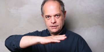 Κώστας Φιλίππογλου: «Όλοι αναζητούμε αποδοχή και νόημα»