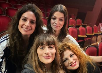 «Με δύναμη από την Κηφισιά» στο Θέατρο Βρετάνια