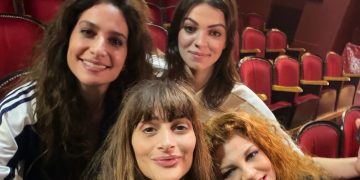 «Με δύναμη από την Κηφισιά» στο Θέατρο Βρετάνια