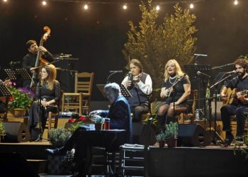 Βασίλης Τσιτσάνης για πάντα: Στιγμιότυπα από το Παλλάς