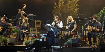 Βασίλης Τσιτσάνης για πάντα: Στιγμιότυπα από το Παλλάς