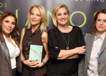 Mάρω Θεοδωράκη: Παρουσίαση βιβλίου «Άσε με να δέσω τα κορδόνια μου!»