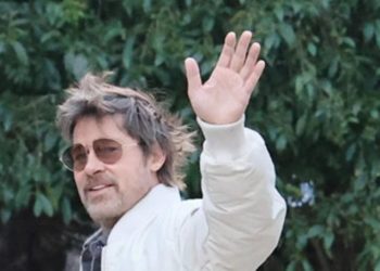 Ο Brad Pitt στην Ύδρα