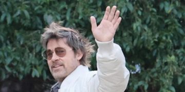 Ο Brad Pitt στην Ύδρα