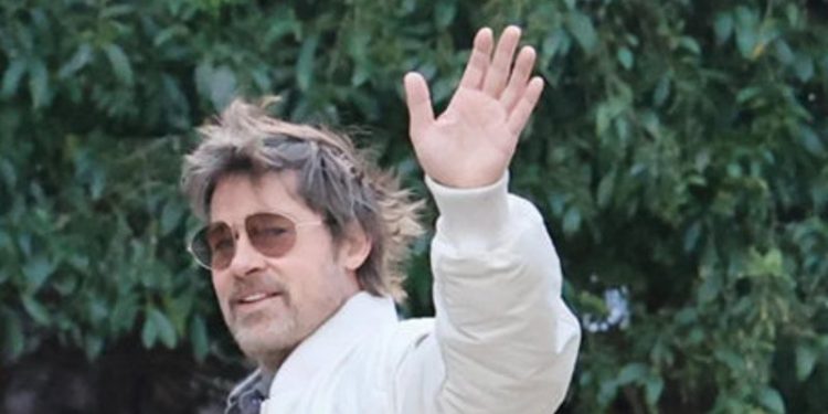 Ο Brad Pitt στην Ύδρα