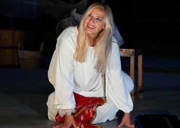 Η Ευτυχία Μοσχάκη ξαναγίνεται «Ιλαριοπούλα»