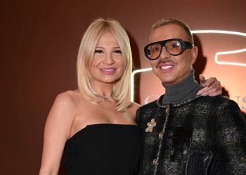 Η Clarins παρουσίασε το νέο Double Serum Foundation