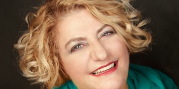 Αργυρώ Καπαρού: «Αναζητώ την ποίηση και τη μελωδία στο τραγούδι»