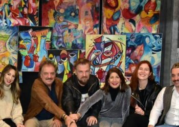 Toc Toc: Ψυχοθεραπεία γέλιου και μετά το Πάσχα