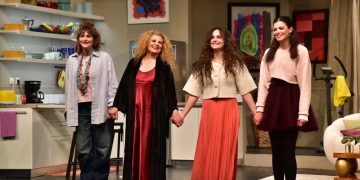 Με δύναμη από την Κηφισιά: Επίσημη πρεμιέρα στο Θέατρο Βρετάνια