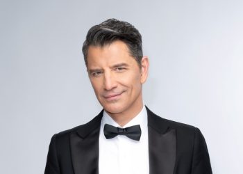 «Your Face Sounds Familiar» με τον Σάκη Ρουβά