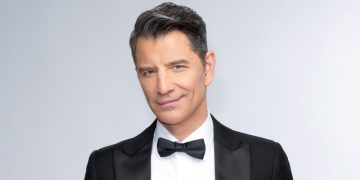 «Your Face Sounds Familiar» με τον Σάκη Ρουβά