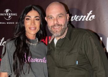 Stavento: Ξεχωριστή βραδιά με παρουσίαση και απονομή album