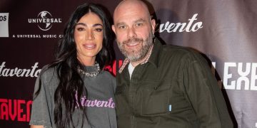 Stavento: Ξεχωριστή βραδιά με παρουσίαση και απονομή album