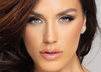 Η Ιουλία Καλλιμάνη στο Θέατρο Γης