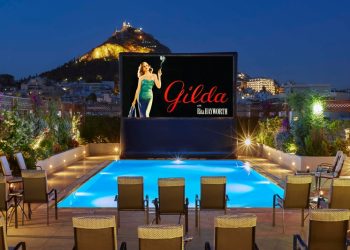 «Pool Your Cinema» με φόντο το Λυκαβηττό