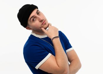 Good job nicky: Επιστρέφει με «Questions»