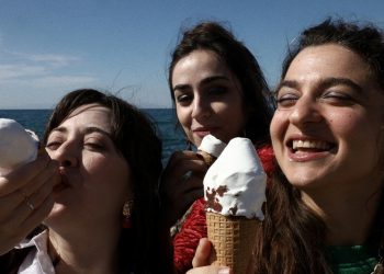 «Τρεις Αδερφές» στο Θέατρο Αντιγόνη Βαλάκου