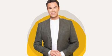 Καλοκαιρινός Μάριος Φραγκούλης με «Χέρια Φτερά»