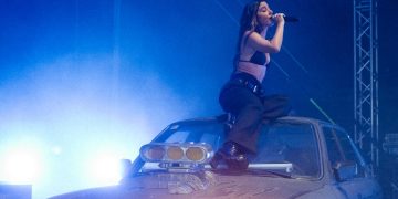 Η Μαρίνα Σάττι φέρνει το «Pop Tour» στο You Tube