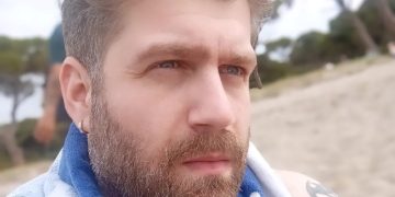 Πάνος Μπλέτζας: «Παραμένω αθεράπευτα ρομαντικός»