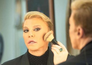 Ο Τάκης Ζαχαράτος «μεταμορφώνεται» σε «Δεσποινίς Μαργαρίτα»