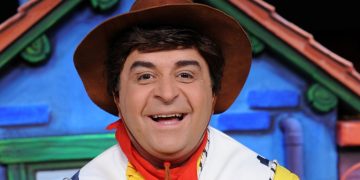 Mάρκος Σεφερλής: Σαββατόβραδο με «Τρώει Story 30 Χρόνια Τώρα»