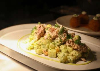 Papagalos Athens: Εγκαίνια για το νέο hot spot της Γλυφάδας