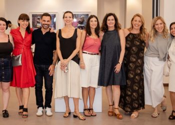 Στα εγκαίνια της έκθεσης «Γιατί κελαηδά το πουλί στο κλουβί»