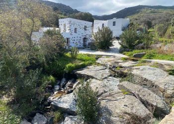 «Το Αόρατο Νήμα υφαίνει» στο Αγάπη Τήνου